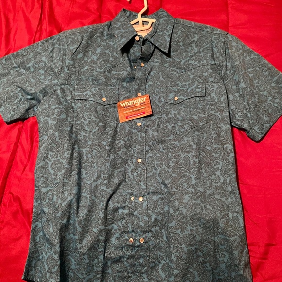 Wrangler Button Up - Picture 1 of 2